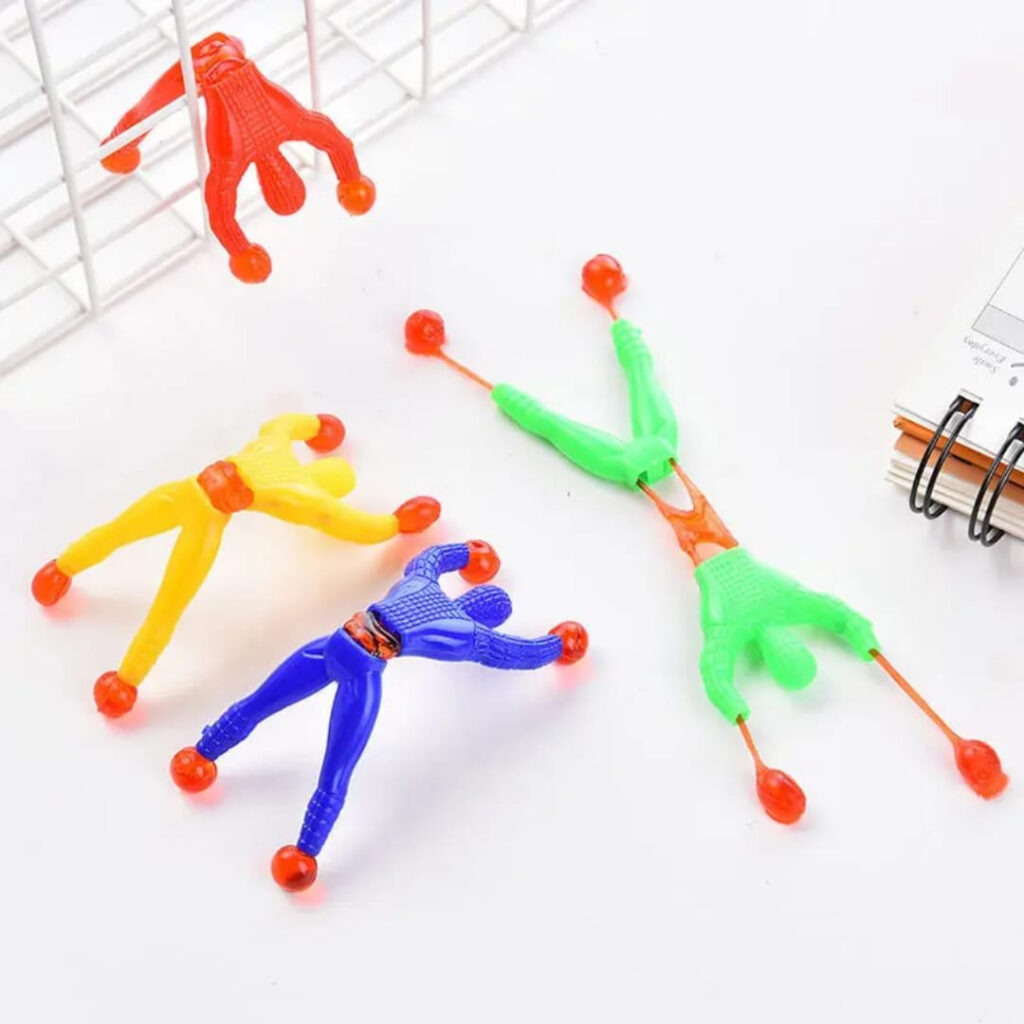 JUGUETE MUÑECO EN PLASTICO VARIADOS