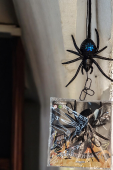 COLGANTE ARAÑA LUZY SONIDO